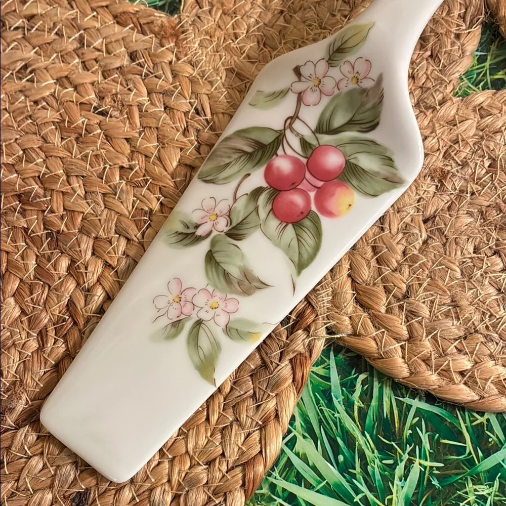 Andrea By Sadek Cake Server with Fruit and Blossoms Design